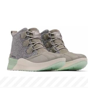 Sorel Gray and Mint Winter Boots